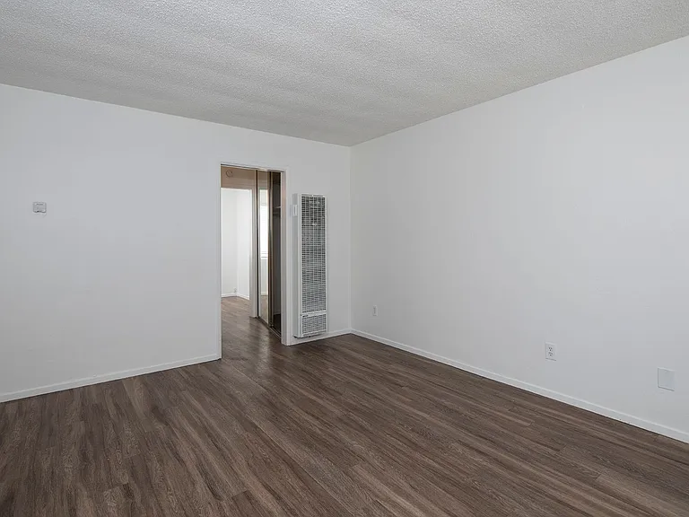 Monica Arms Apartments — Photo 9