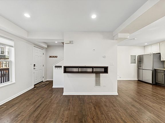 3rd image of 648 N Bishop St #S