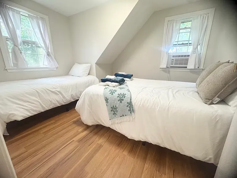 8 Terry Ave — Photo 18