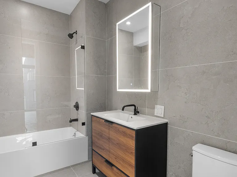 80 Ainslie St #402 — Photo 8