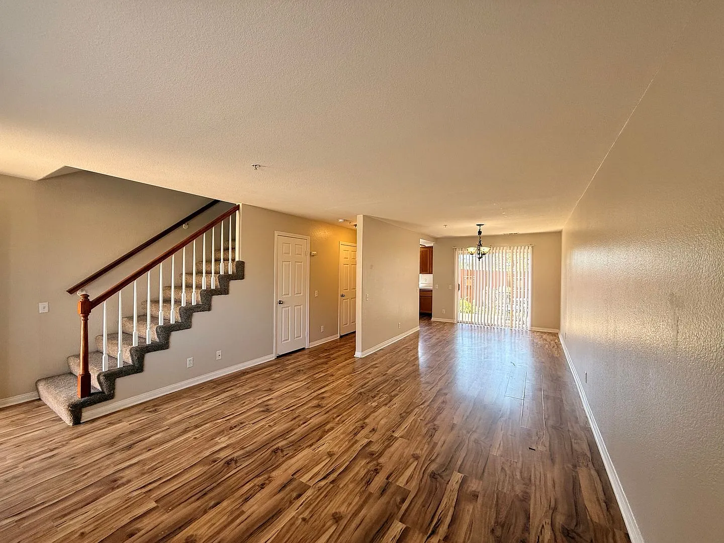 Vista home with a 2 car garage and additional parking — Photo 3