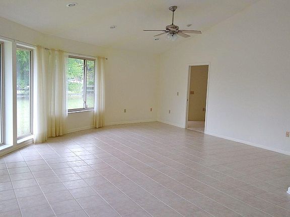 4th image of 293 NW Indian Pond Ct