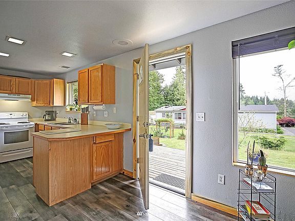 5th image of 6522 176th Pl NW