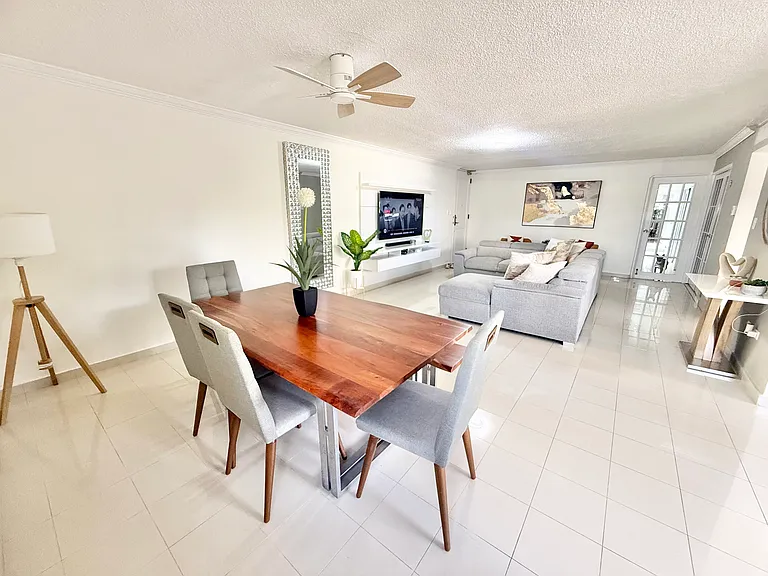 690 Teniente Cesar Luis Gonzalez Ave — Photo 11