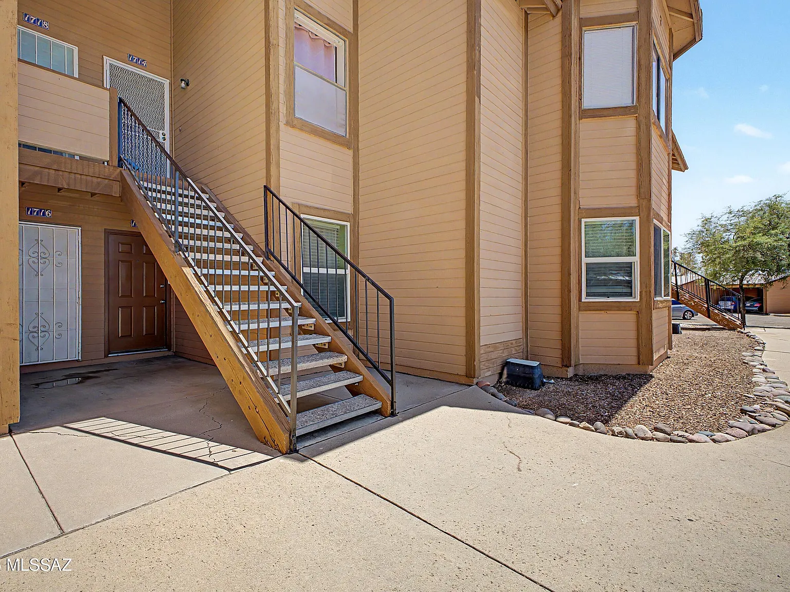 2 bed, 1.0 bath, 1015 sqft, $1,200 — Photo 3