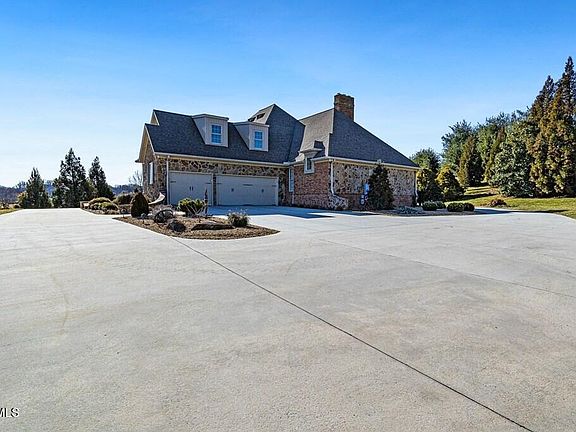 3rd image of 16395 Ayres Ln