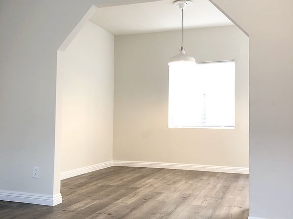 3rd image of 4218 Lockwood Ave #5