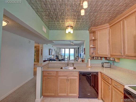 3rd image of 7370 S Ocean Dr APT 516
