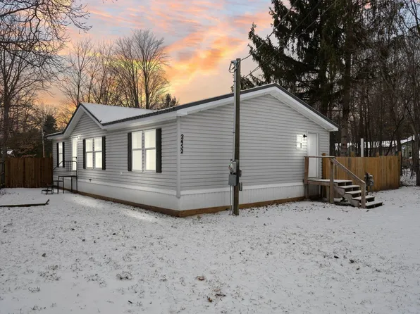 2452 Fashion Ave, Interlochen, MI 49643