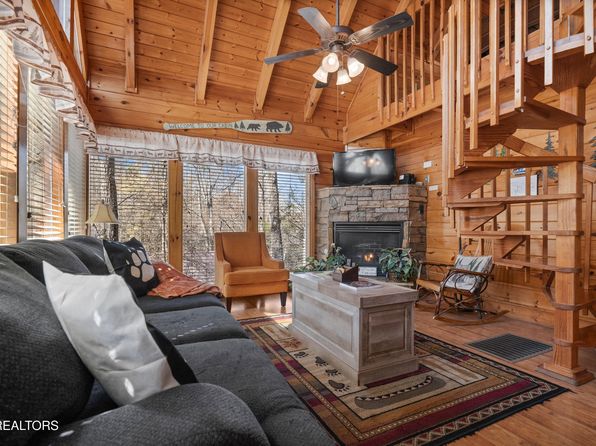 2029 Beach Front Dr, Sevierville, TN 37876