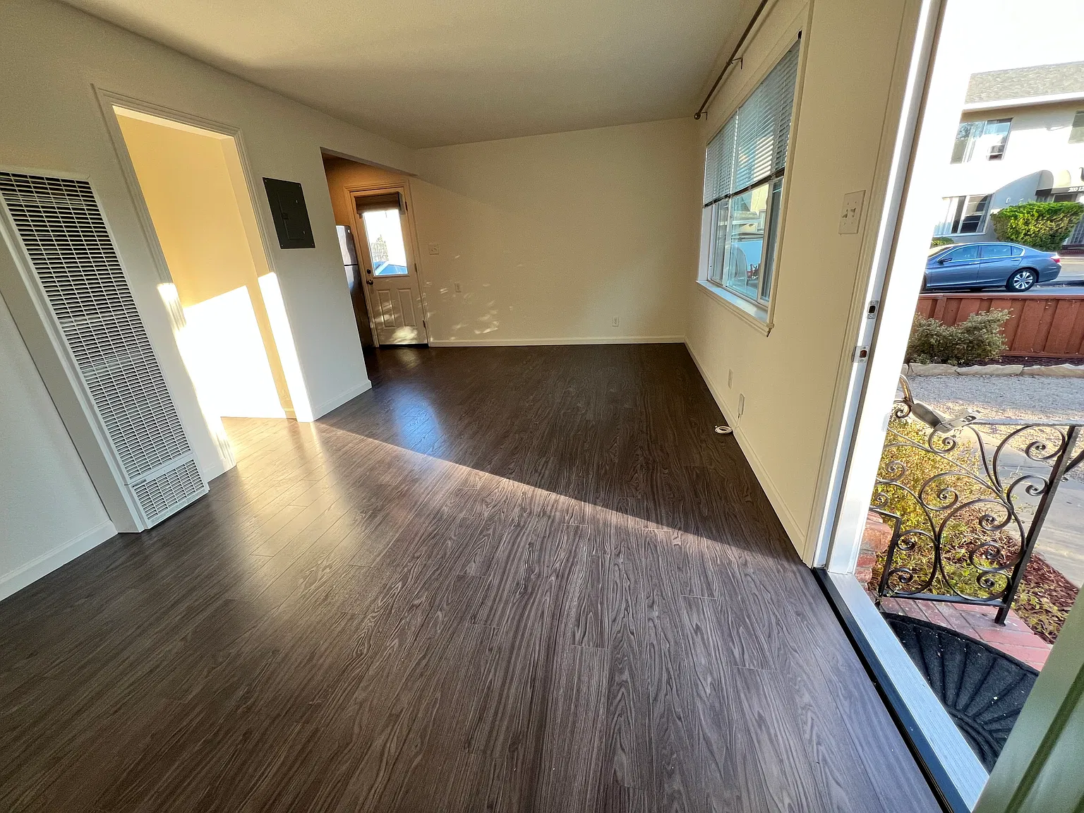 Studio, 400 sqft, $2,500 — Photo 4