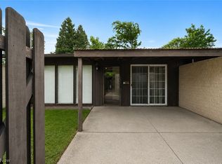37 Greenfield Ct, Berea, OH 44017