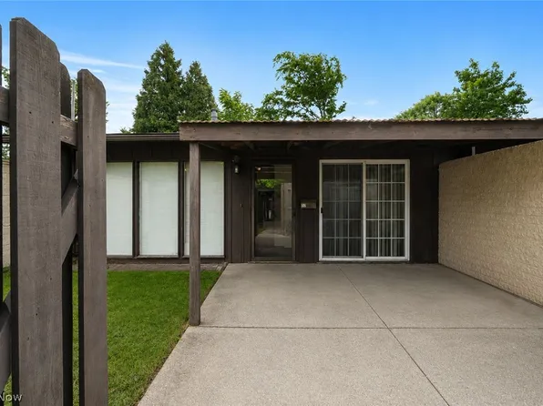 37 Greenfield Ct, Berea, OH 44017