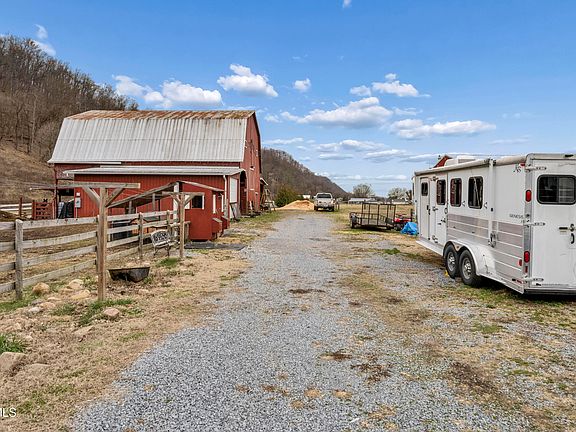 3rd image of 124 Bill Crawford Rd