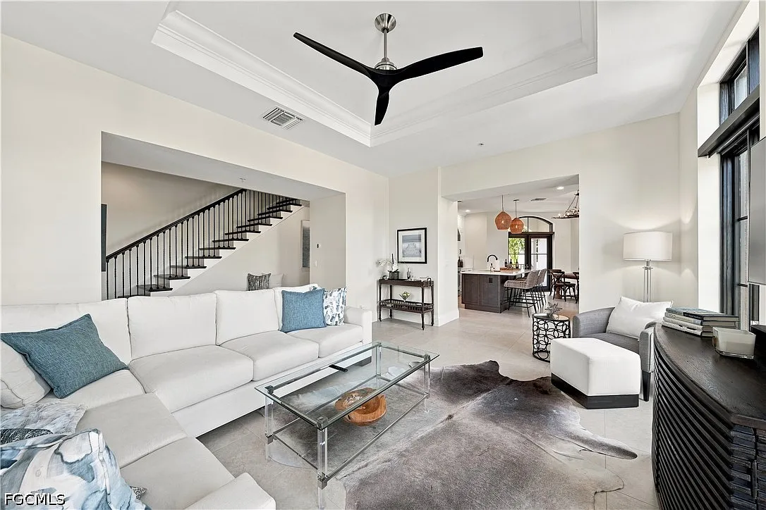 3 bed, 3.0 bath, 2321 sqft, $20,000 — Photo 3