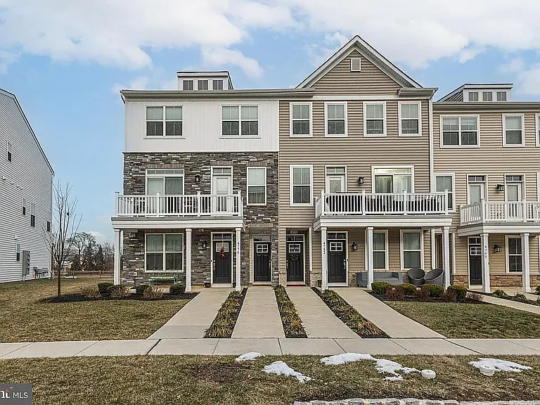 4774 Franklin Cir — Photo 1