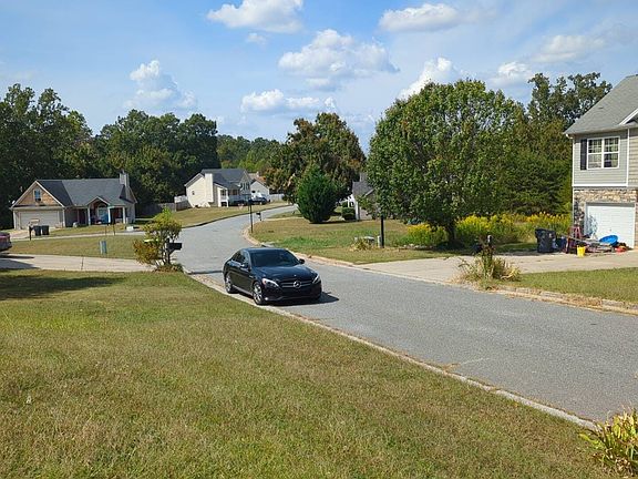 5th image of 74 Mountain View Dr