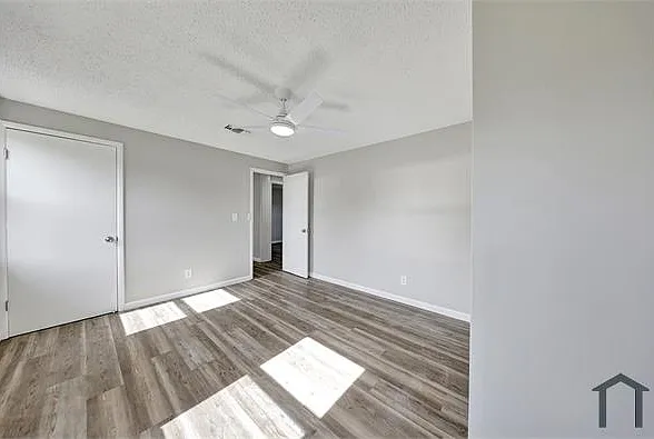 524 Vanderbilt St — Photo 1