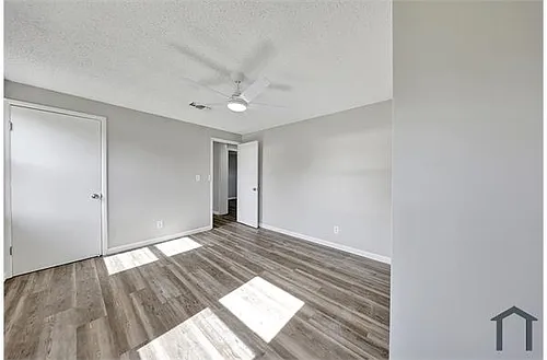 524 Vanderbilt St Photo 1