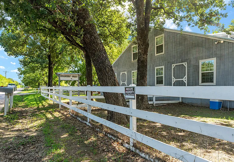 720 Pritchett Ln #5 — Photo 2