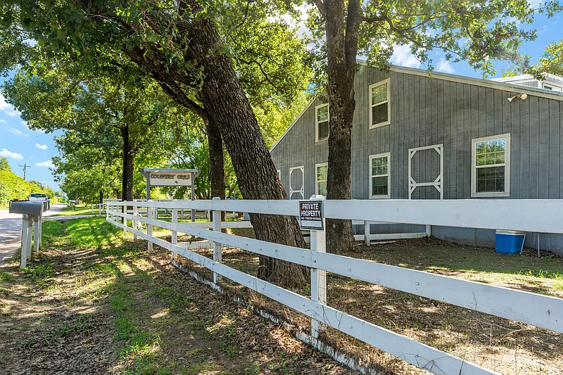 Building Photo - 720 Pritchett Ln #5