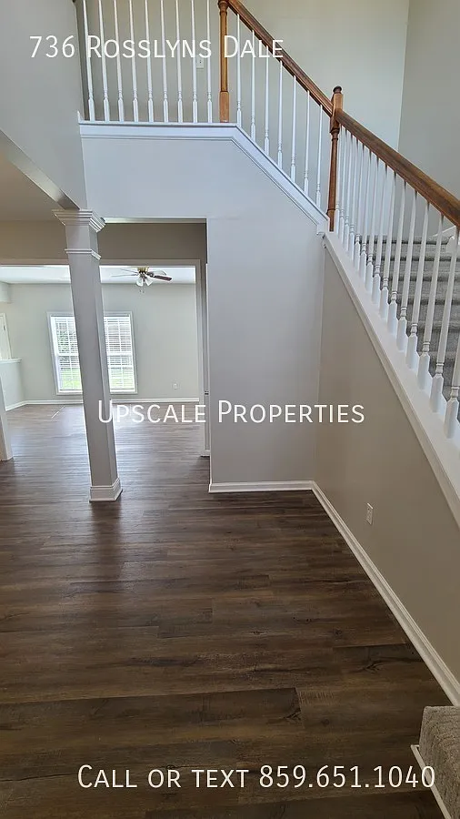 736 Rosslyns Dale — Photo 3