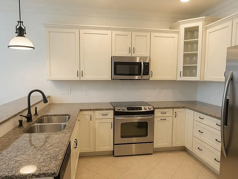 211 Meridian St — Photo 5