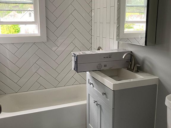 2nd image of 31 Farnham Ave APT 51