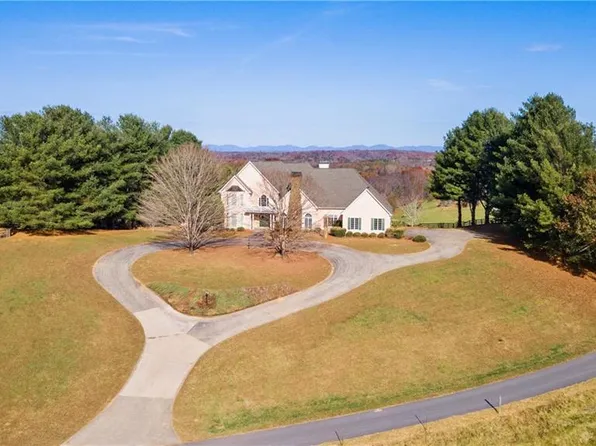 5414 Price Rd, Gainesville, GA 30506