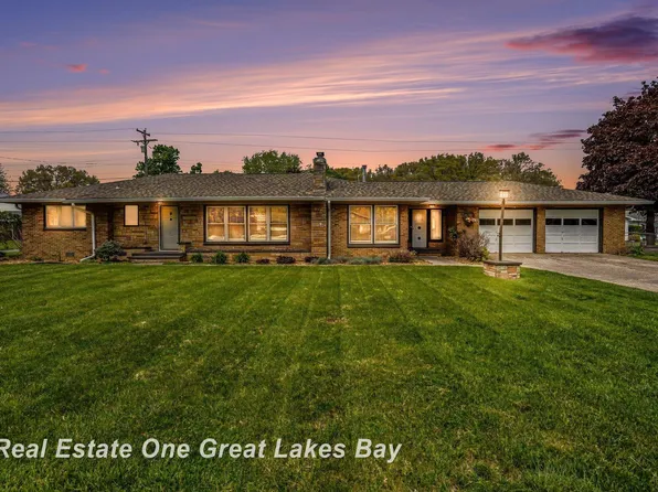 134 Sunview Dr, Saint Charles, MI 48655