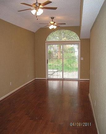Big living room with vaulted ceiling