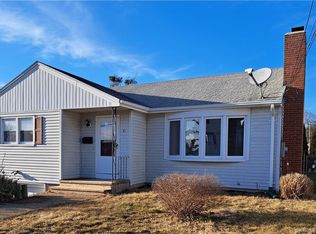 41 Greenway Rd, New London, CT 06320