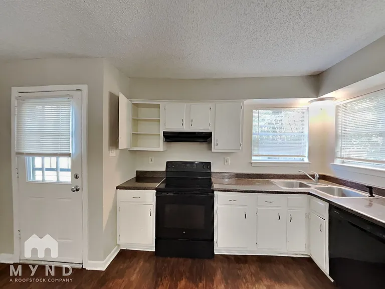 2406 Jenwood St — Photo 3