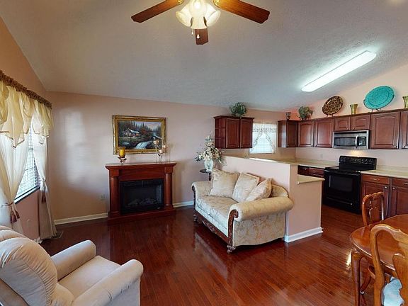 2nd image of 92 Palm Dr