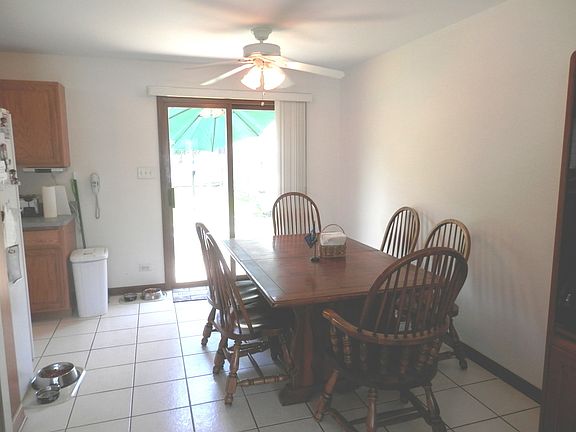 4th image of 15047 Laramie Ave