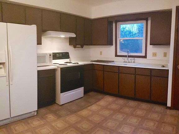 Kitchen: Range/oven' refrigerator; microwave. laminate floors. TONS of storage!