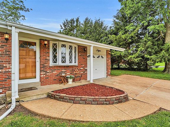 3rd image of 744 Peace Haven Dr