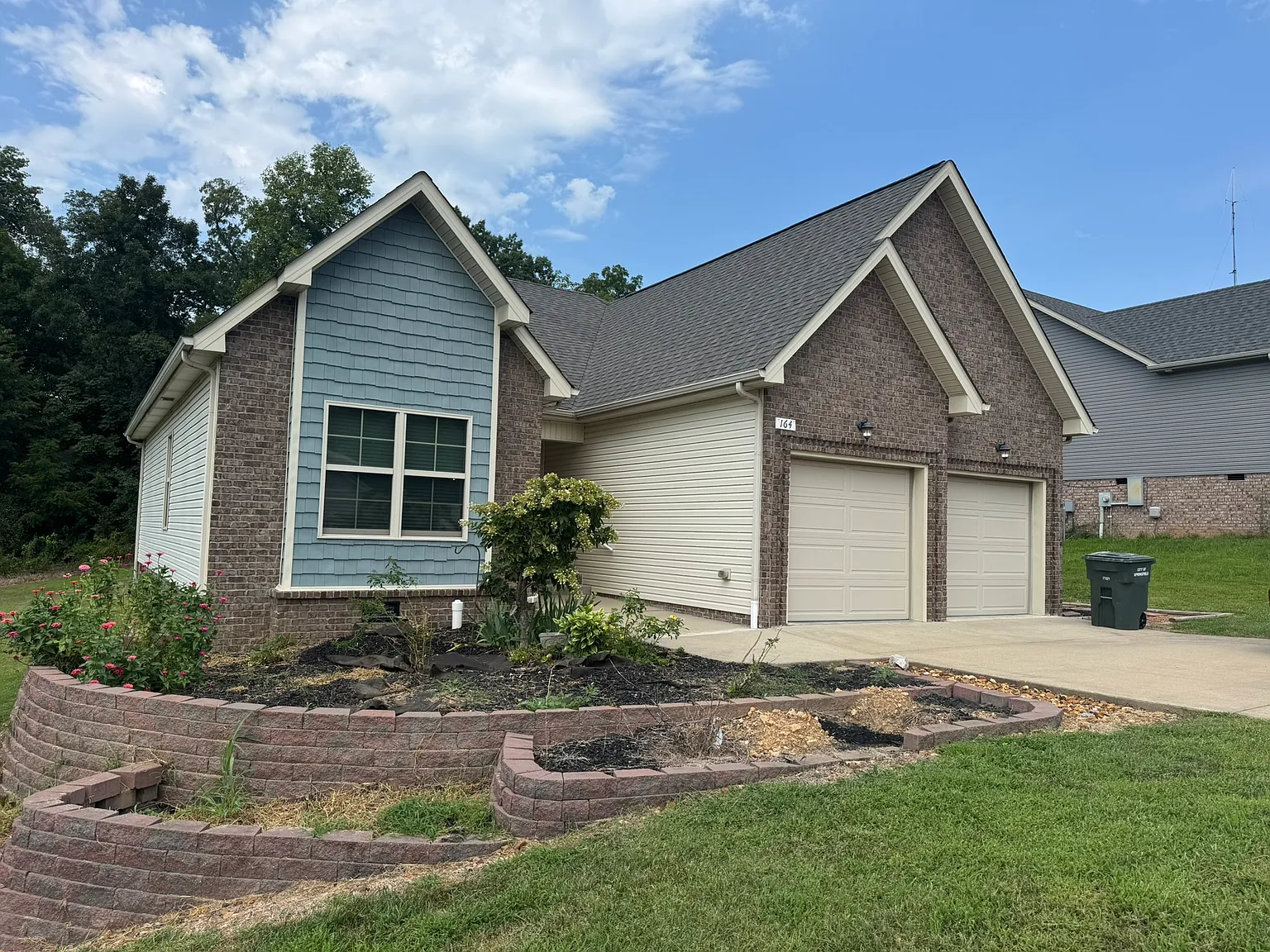 3 bed, 1323 sqft, $1,950 — Photo 2