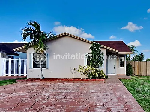 1633 SW 138th Pl Photo 1