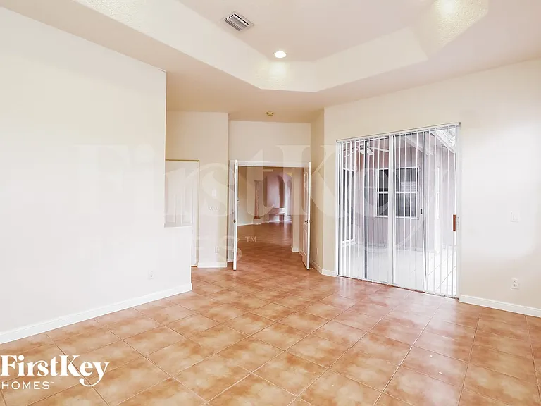 12748 SW 21st St — Photo 10