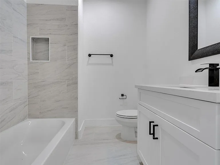 5128 Clover St #B — Photo 16