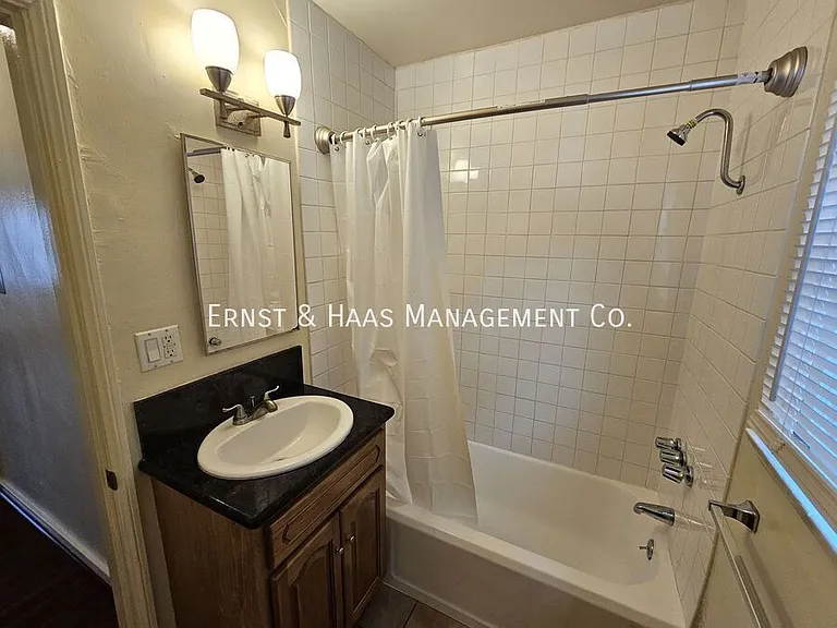 436 W 4th St #1 — Photo 14