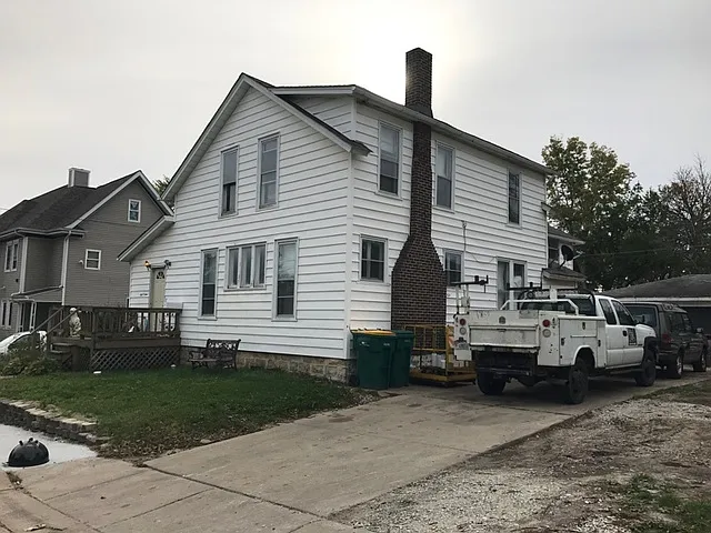 604 Allen St photo 1