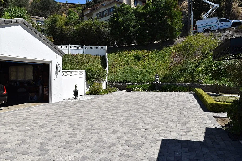 3 bed, 2268 sqft, $7,500 — Photo 4