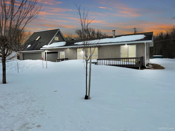 W7897 S Lake Antoine Rd, Iron Mountain, MI 49801