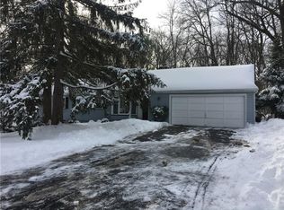 31 Little Brook Dr, Pittsford, NY 14534