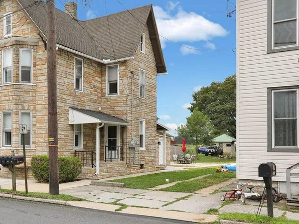21 W Main St, Newmanstown, PA 17073