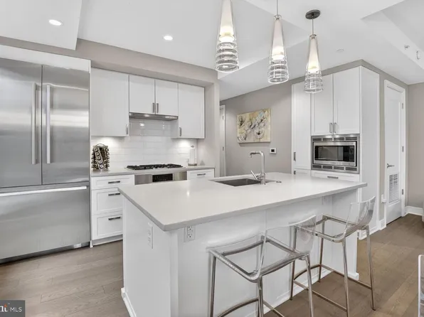 8302 Woodmont Ave APT 203, Bethesda, MD 20814