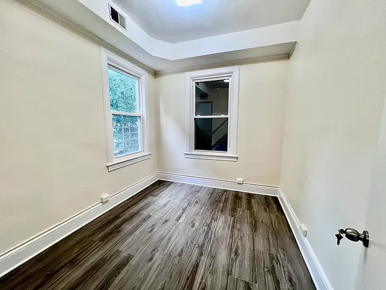 8 Seymour St #3 — Photo 7