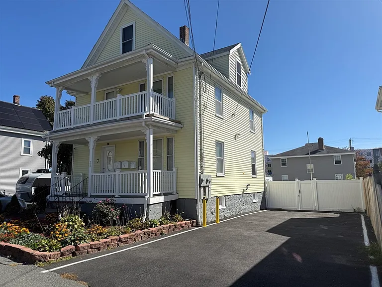 28 Albertina St #B — Photo 10